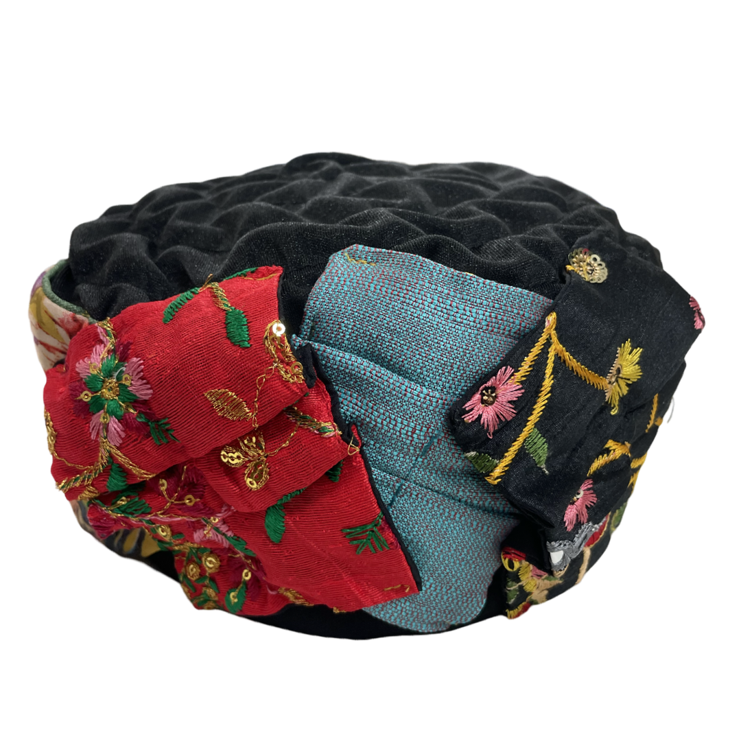 ⁨⁨⁨⁨⁨⁨⁨⁨⁨⁨⁨ברט מכווץ נוצה שחור צבעוני⁩⁩⁩⁩⁩⁩⁩ (7718507118768)