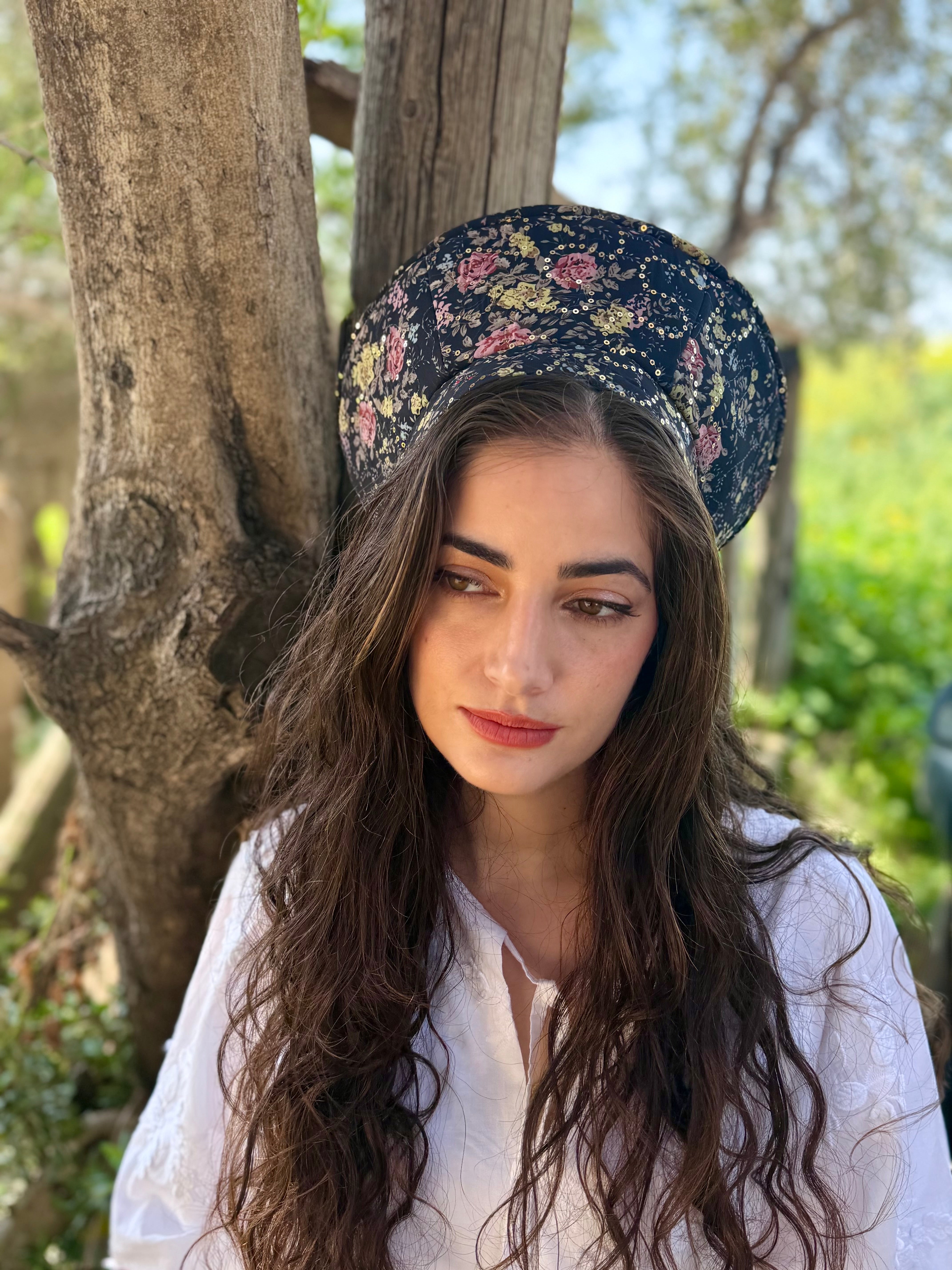 כובע שיק פרחוני פייטים