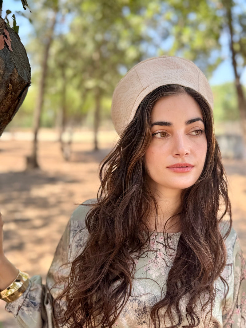 כובע שיק כפרי רקום בז׳ (7900037546160)