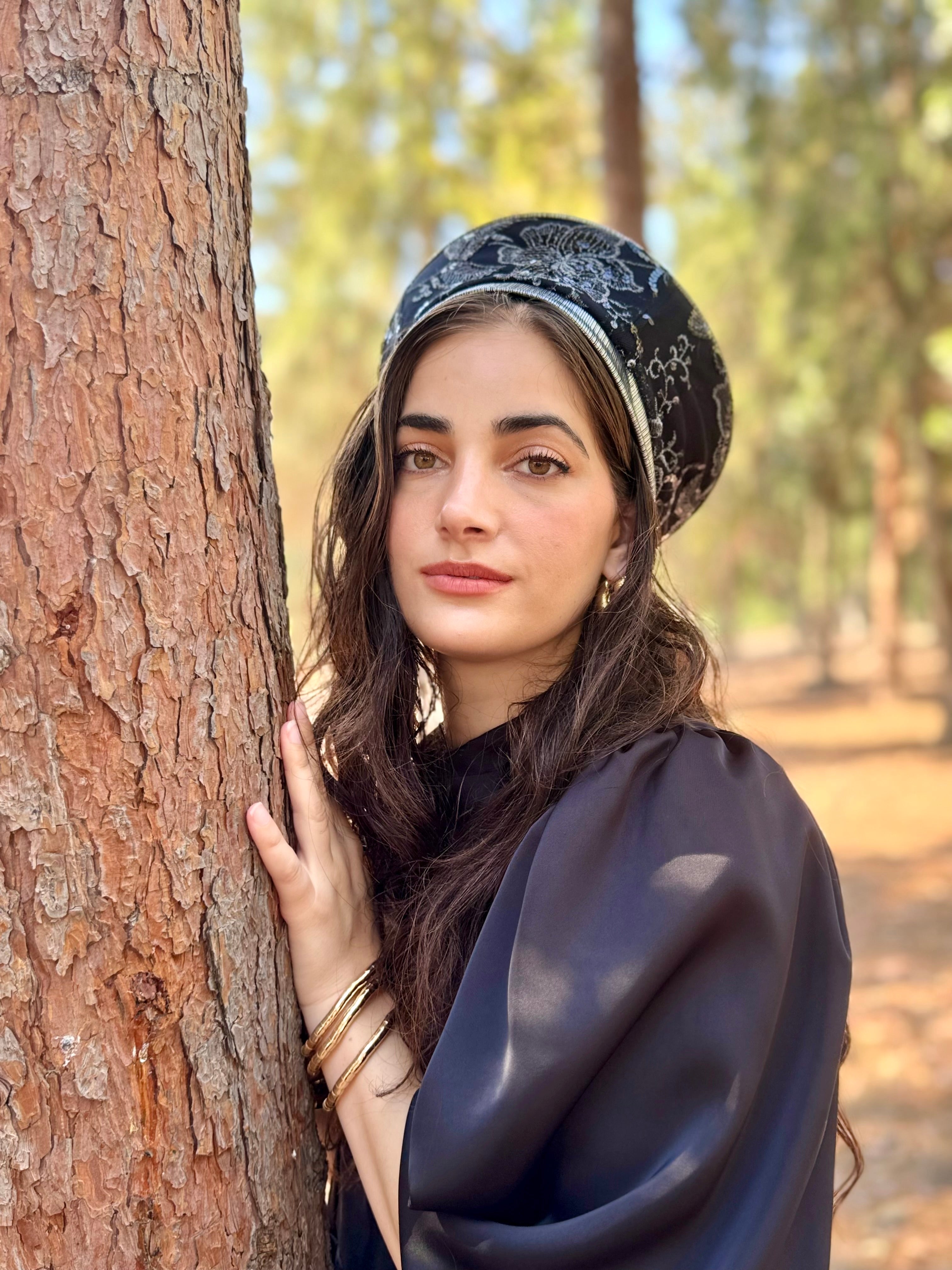 ⁨⁨⁨⁨ כובע שיק קומפורט פרחים כסופים ⁩⁩⁩⁩ (7900030238896)