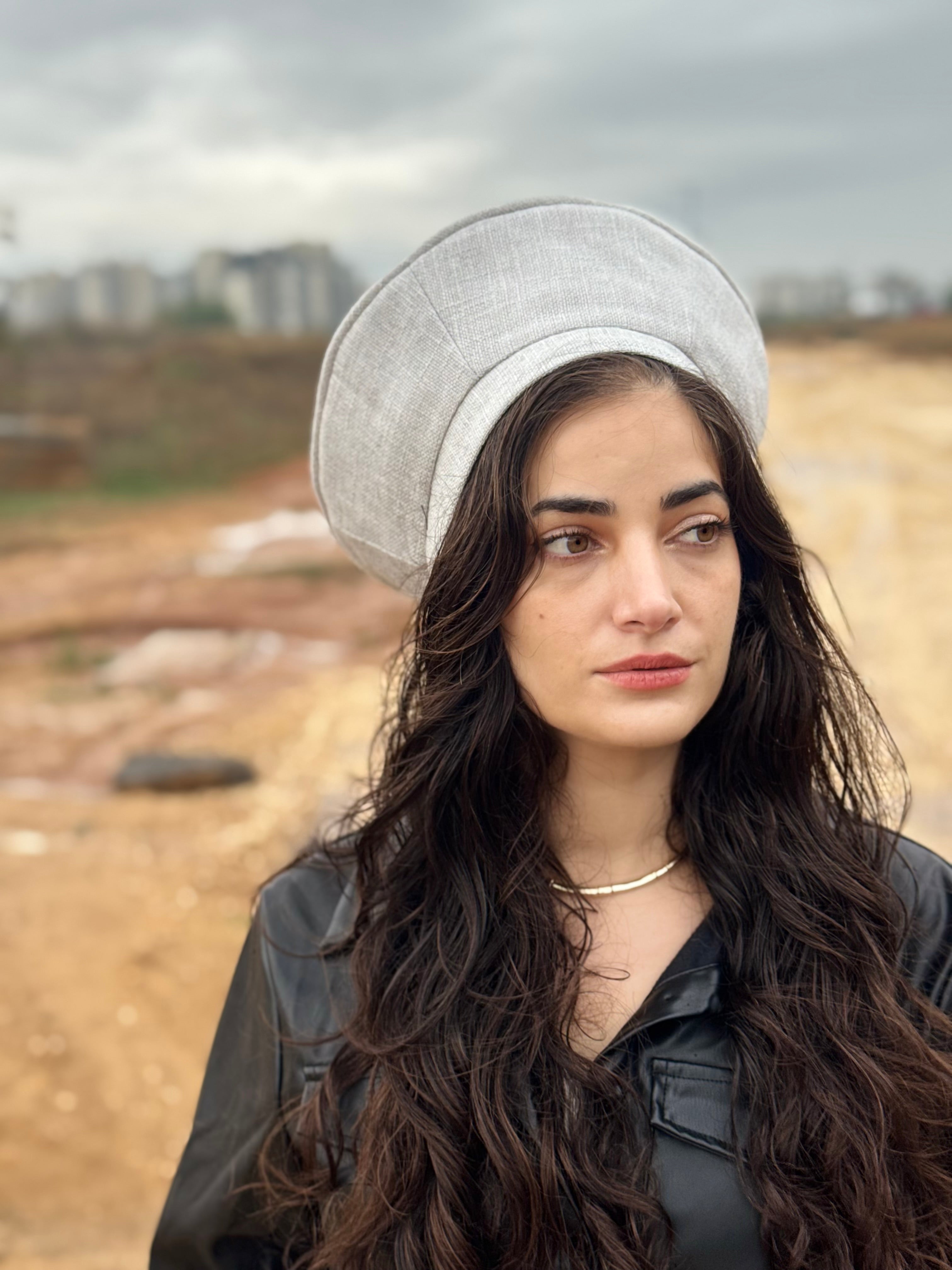 כובע שיק גובלן אפור בהיר