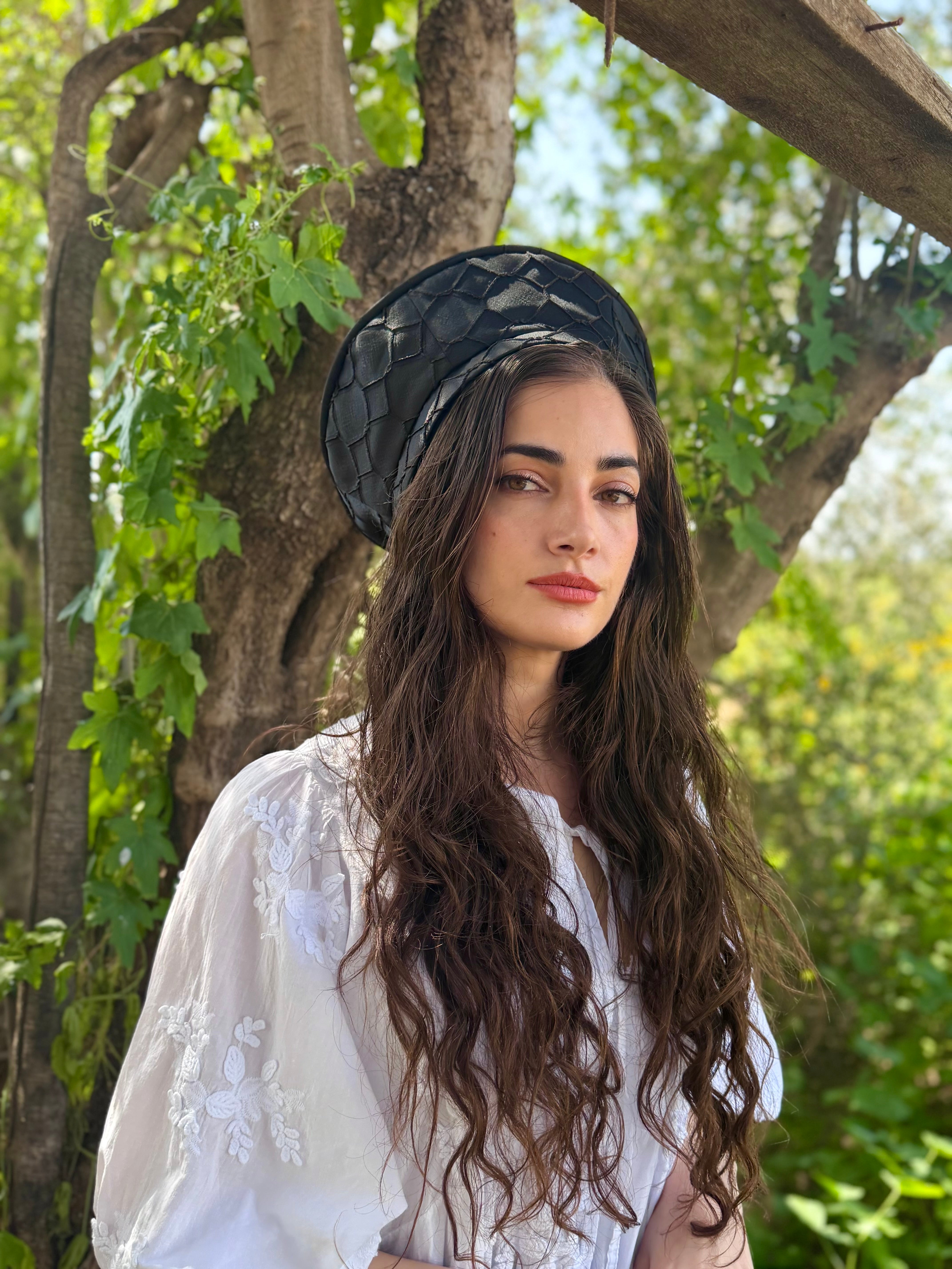 כובע שיק מעויינים שחור