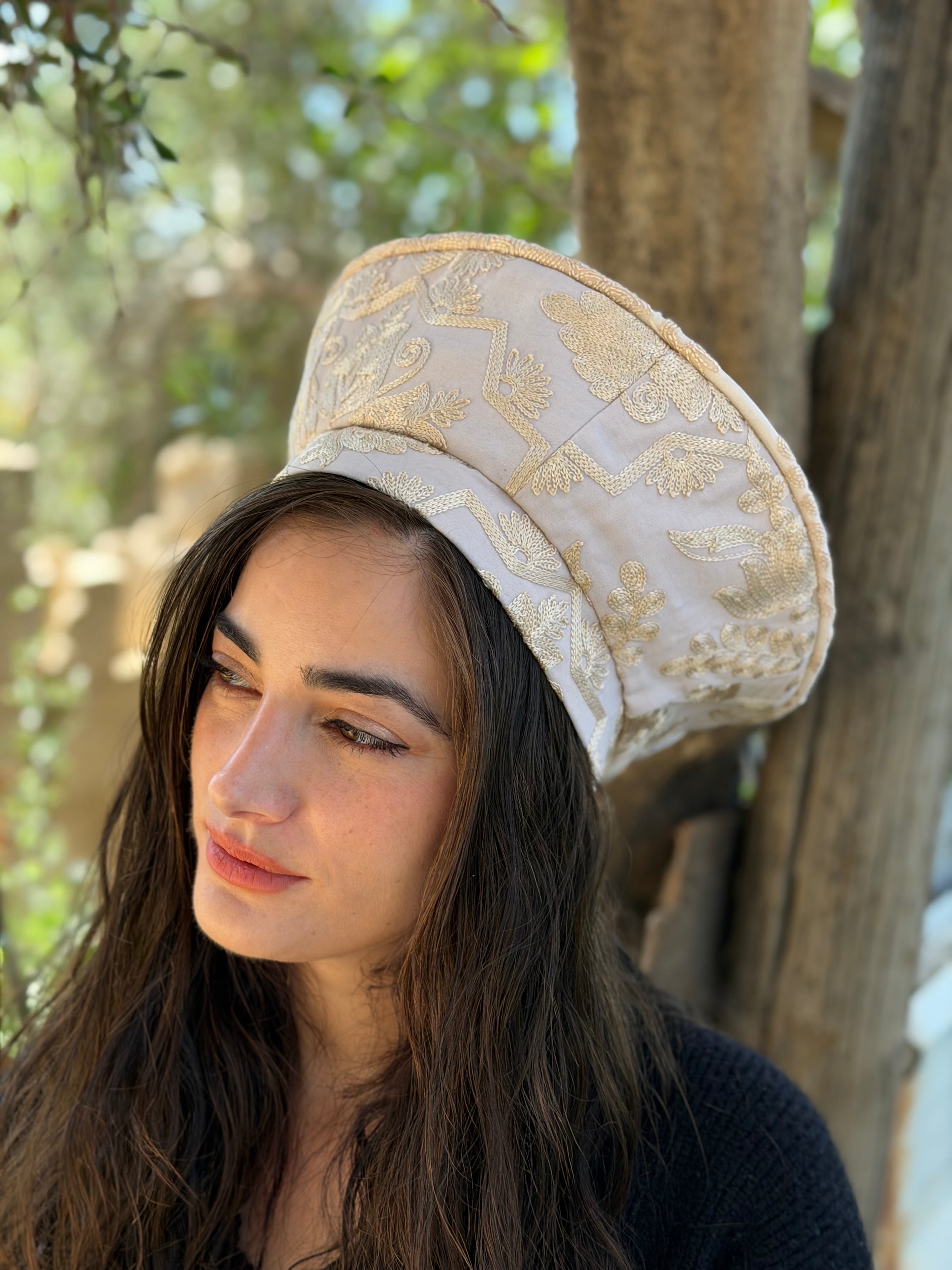 כובע שיק רקום שמנת