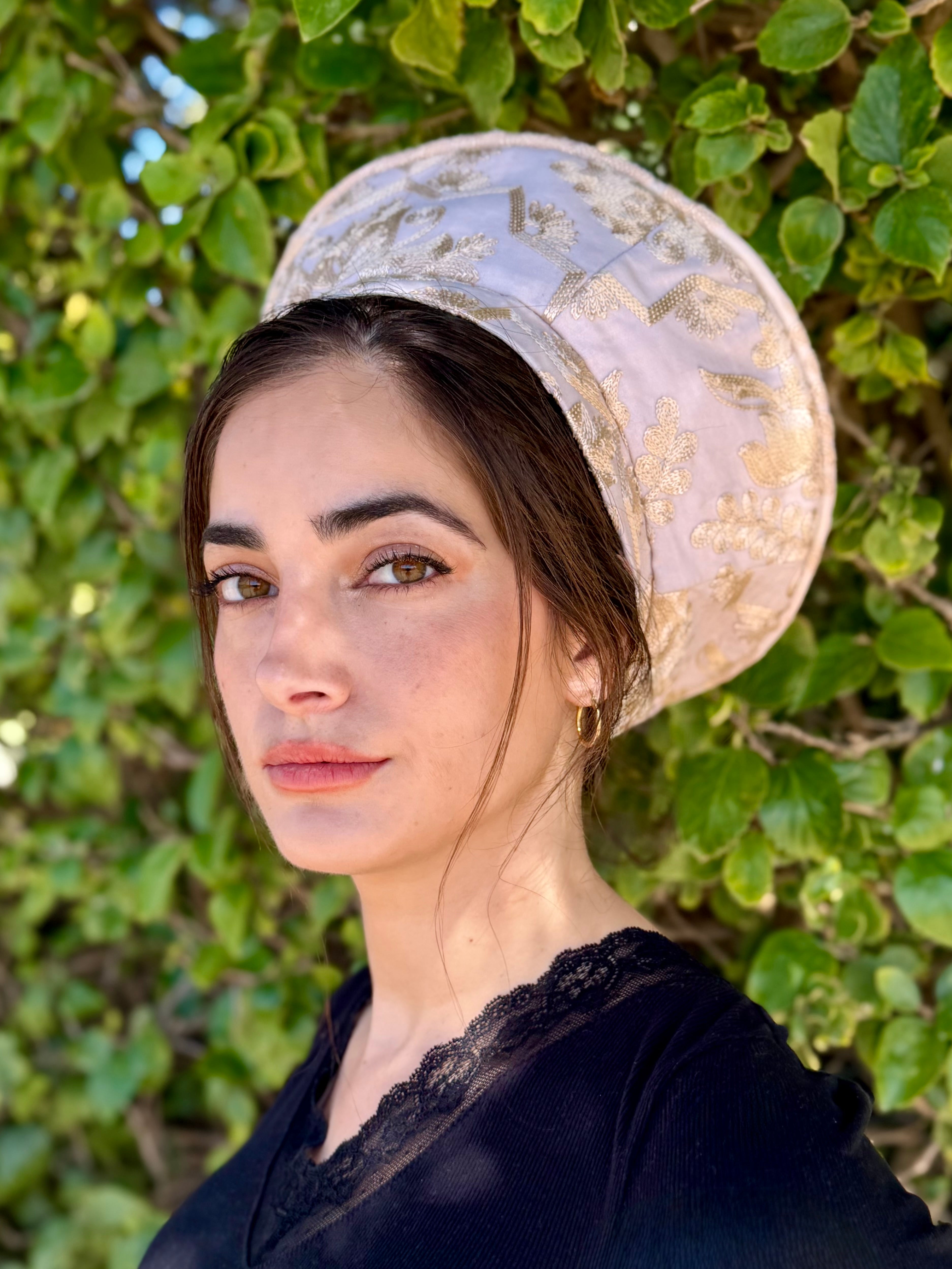 כובע שיק רקום שמנת