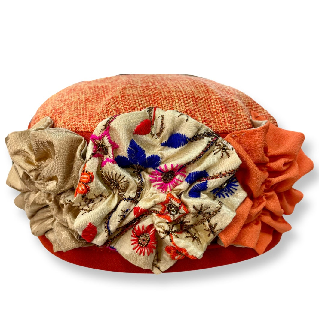 ⁨⁨ברט קלאסי פרחים בז׳ כתום