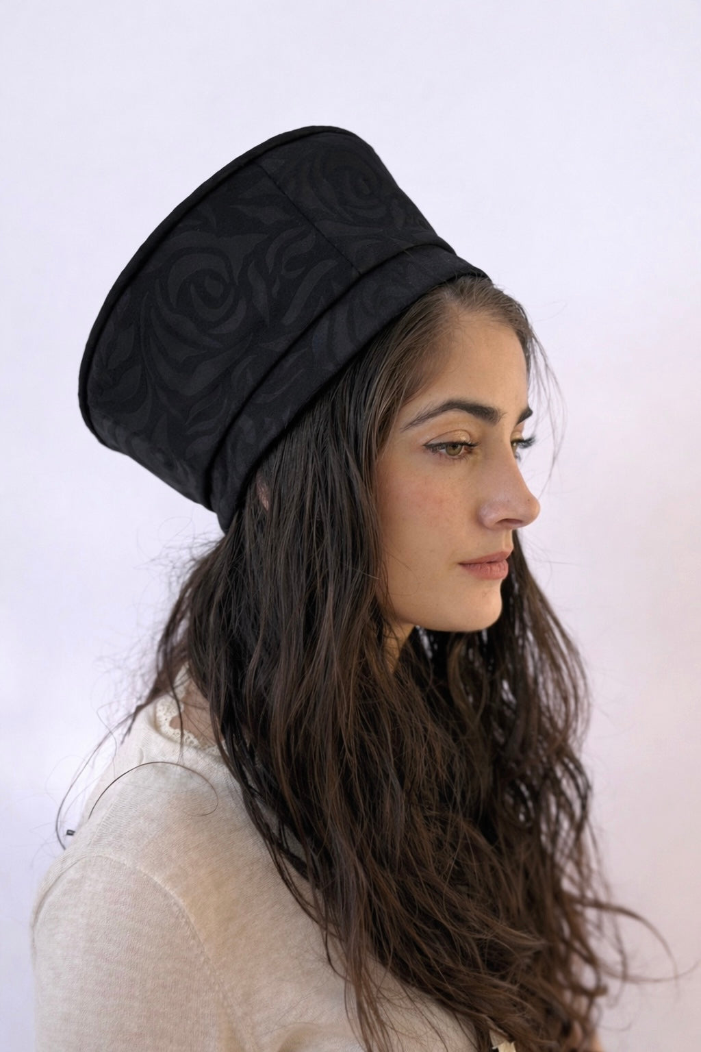 כובע שיק קומפורט פרחים שחור