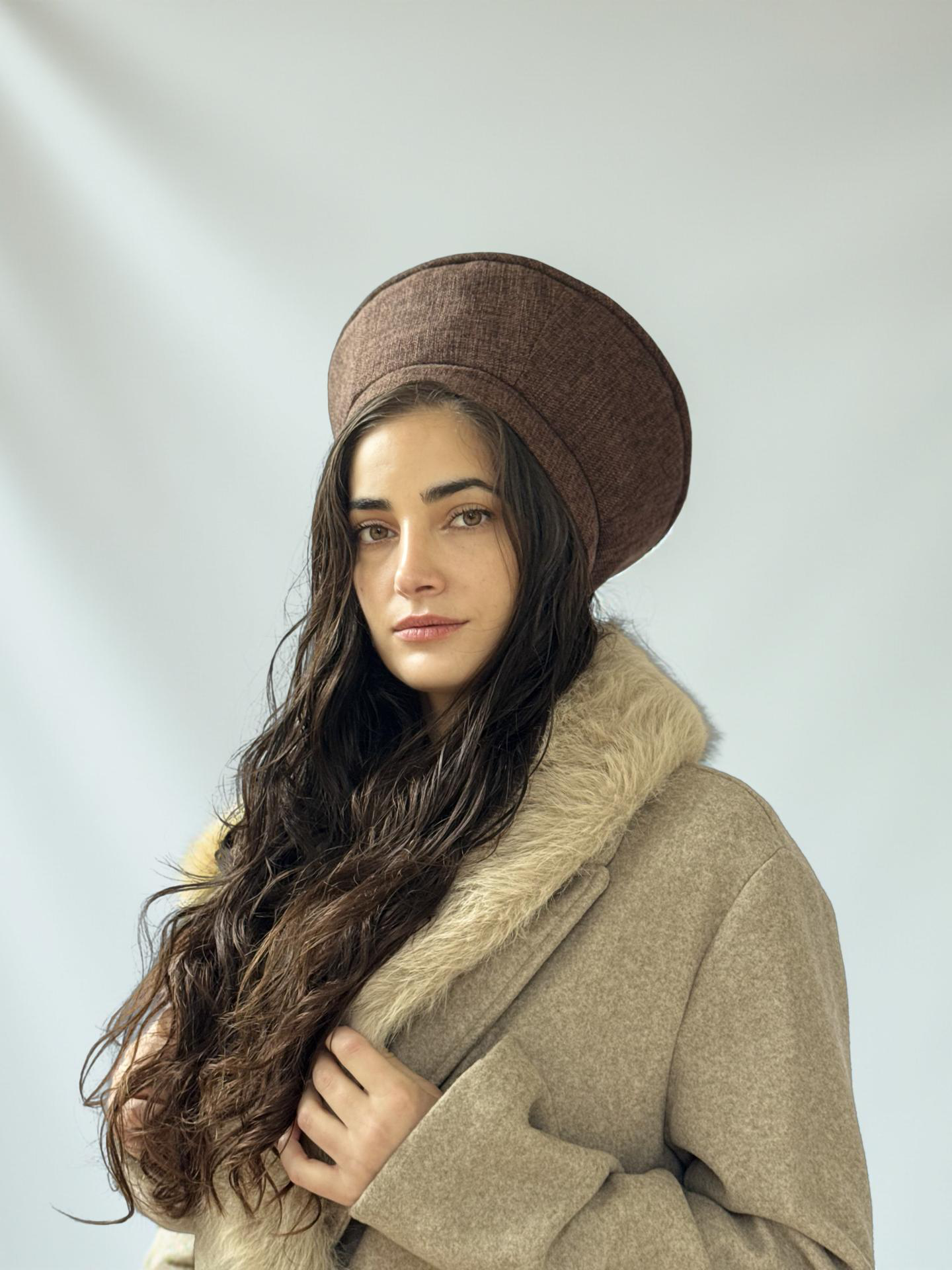 ⁨⁨⁨⁨⁨⁨⁨⁨⁨⁨⁨⁨⁨⁨כובע שיק גובלן חום⁩⁩⁩⁩⁩⁩⁩⁩⁩⁩⁩⁩⁩⁩