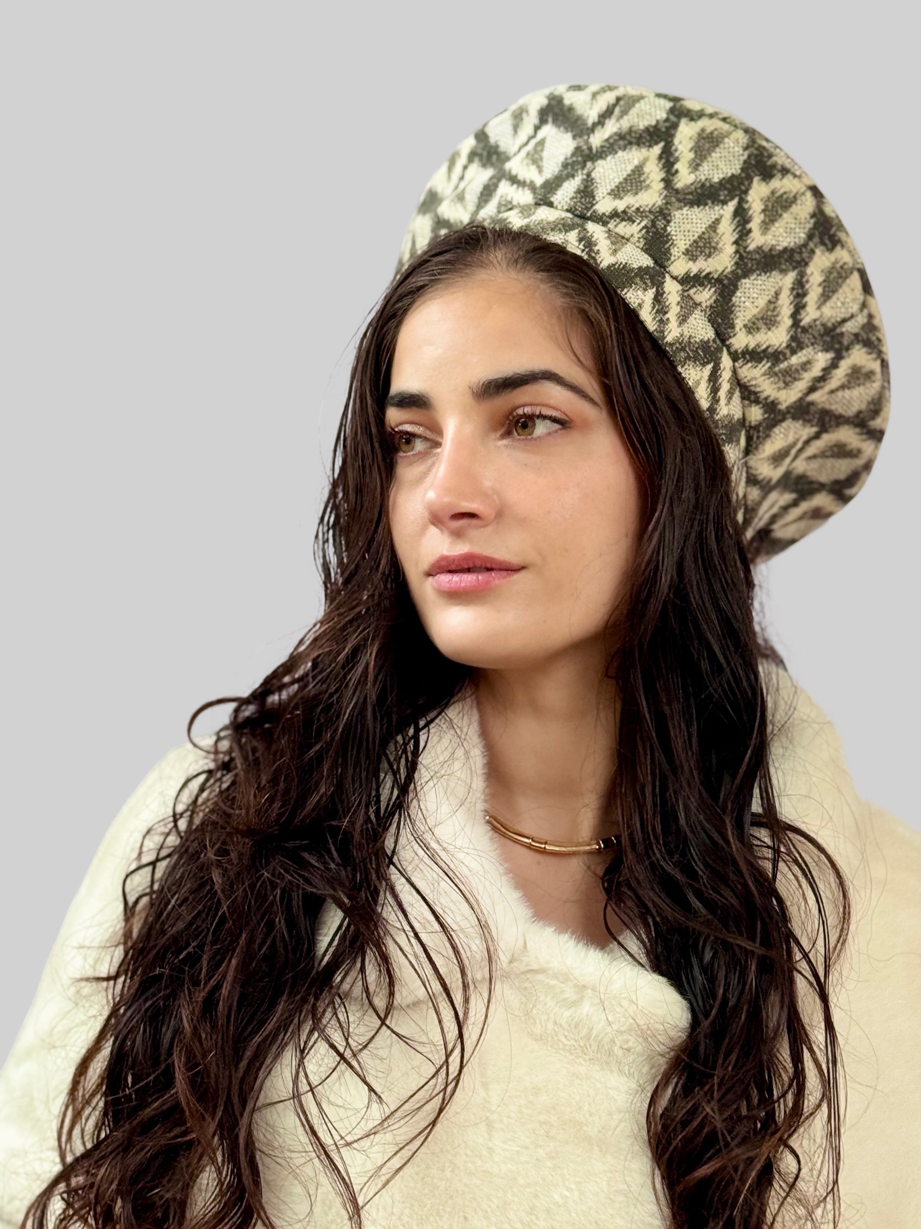 כובע שיק ארוג מעויינים