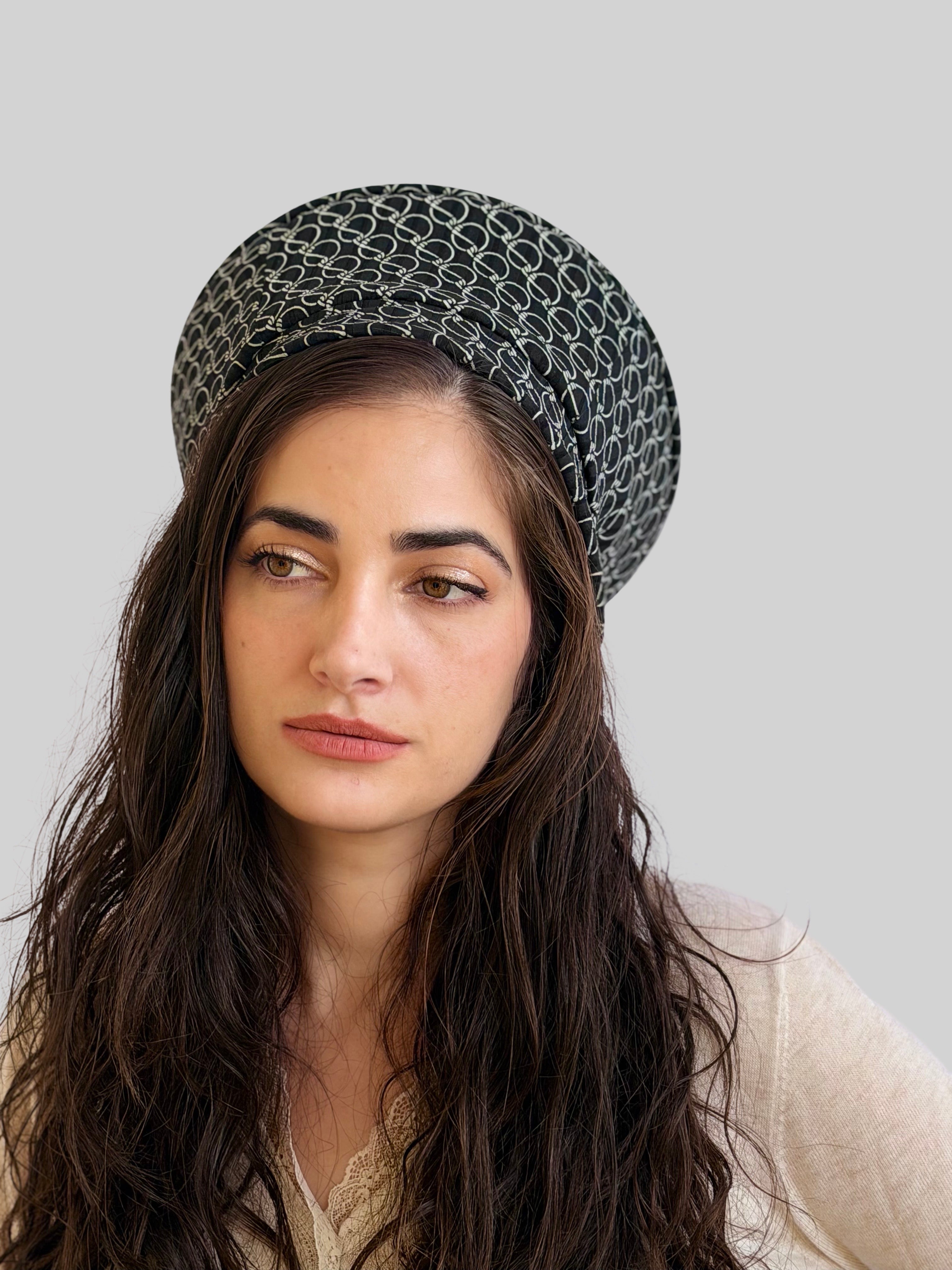 ⁨⁨⁨⁨ כובע שיק קומפורט עיגולים שחור לבן ⁩⁩⁩⁩