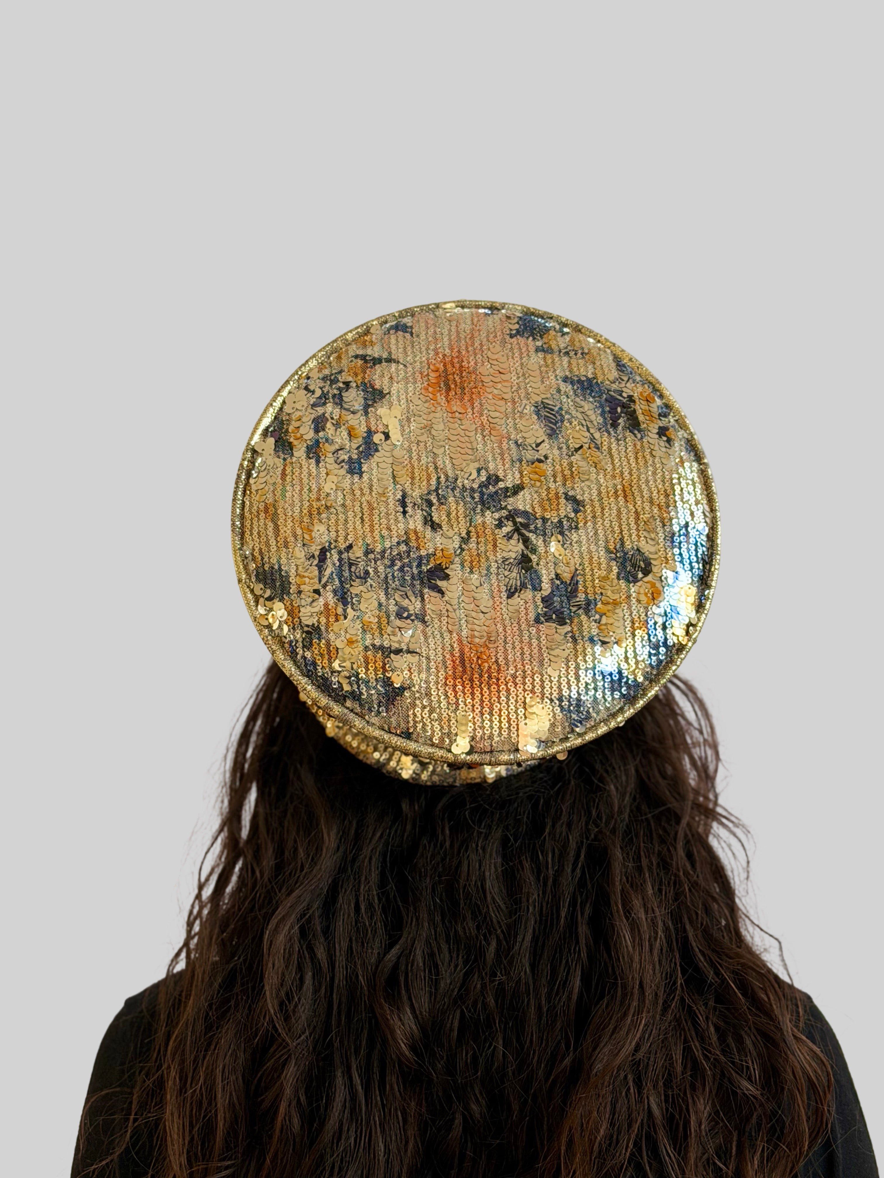 כובע שיק קומפורט פייטים קרם פרחוני