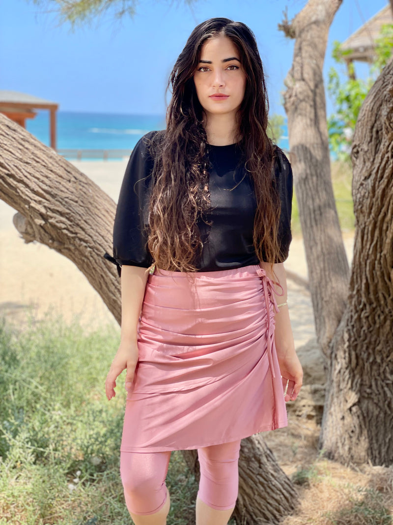 ⁨⁨⁨⁨⁨⁨⁨⁨⁨⁨⁨⁨סט בגד ים לגונה חולצה+חצאית טייץ שחור ורוד ⁩⁩⁩⁩⁩⁩⁩⁩⁩⁩⁩⁩ (7338796449968)