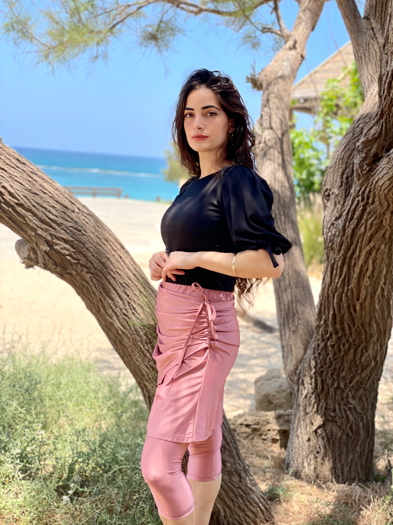 ⁨⁨⁨⁨⁨⁨⁨⁨⁨⁨⁨⁨סט בגד ים לגונה חולצה+חצאית טייץ שחור ורוד ⁩⁩⁩⁩⁩⁩⁩⁩⁩⁩⁩⁩ (7338796449968)